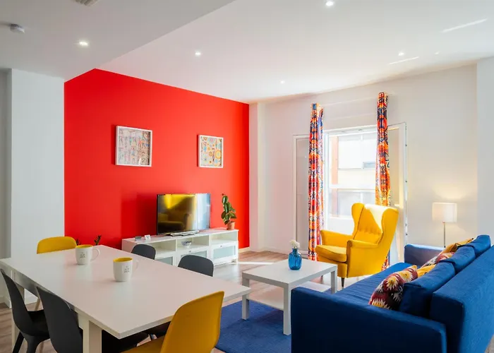 Spacious Clean & Colorful Apt Quiet Zone