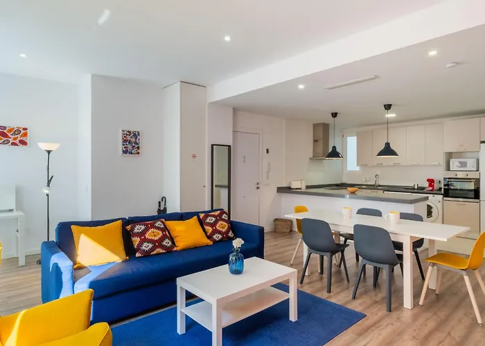 Spacious Clean & Colorful Apt Quiet Zone