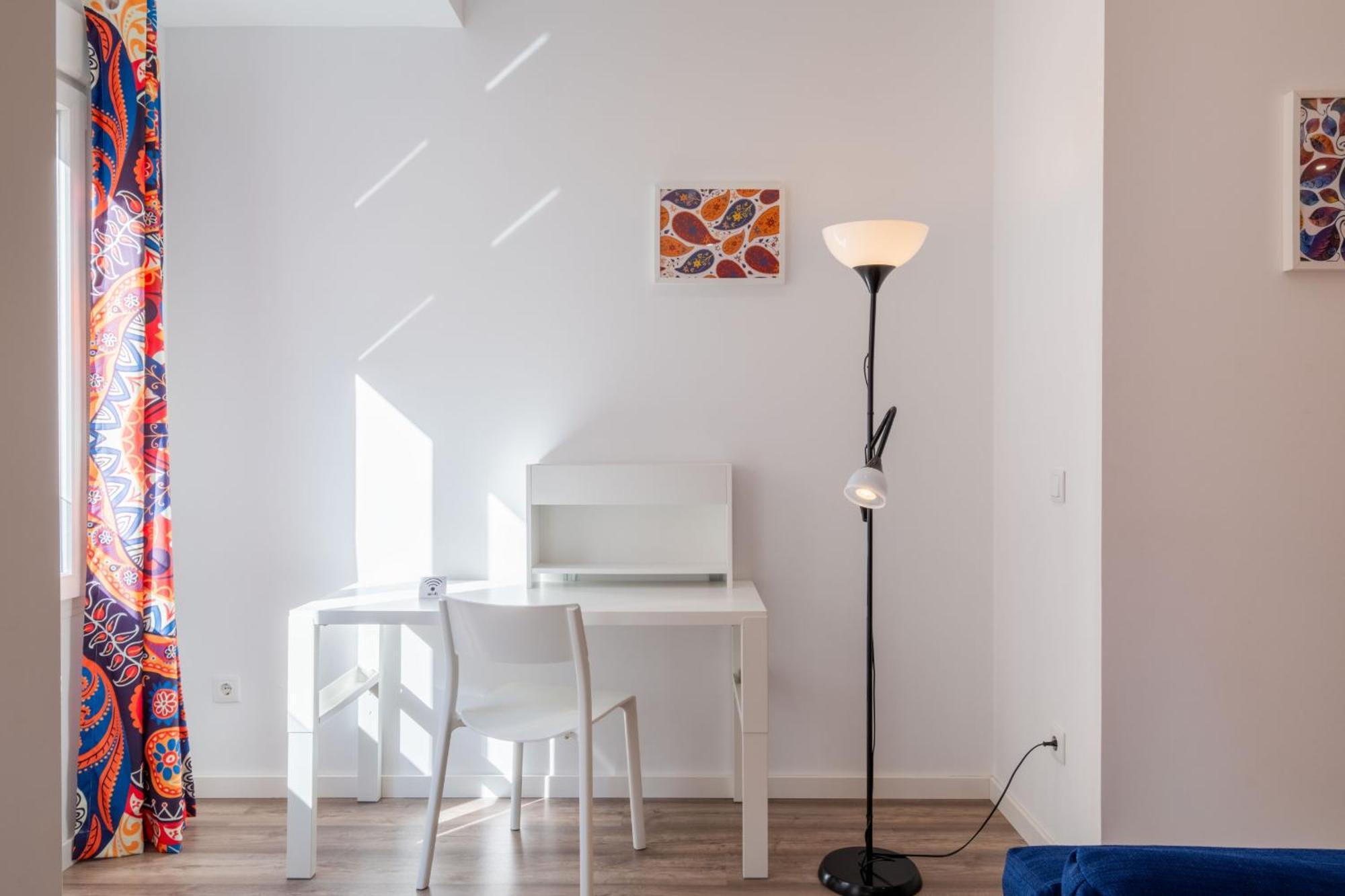 Spacious Clean & Colorful Quiet Zone Appartement