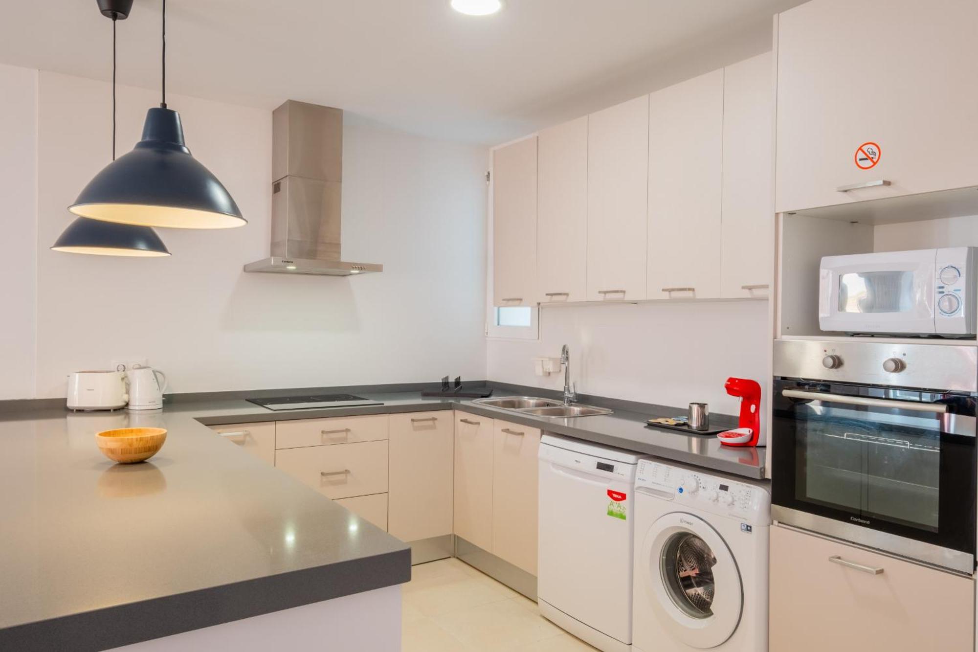 Spacious Clean & Colorful Quiet Zone Appartement *